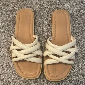 Universal Thread Sandals